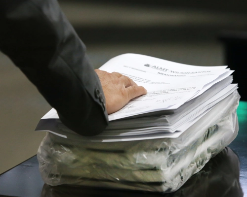 Padre flagrado com noiva de fiel processa Globo, SBT, Record e Emissoras